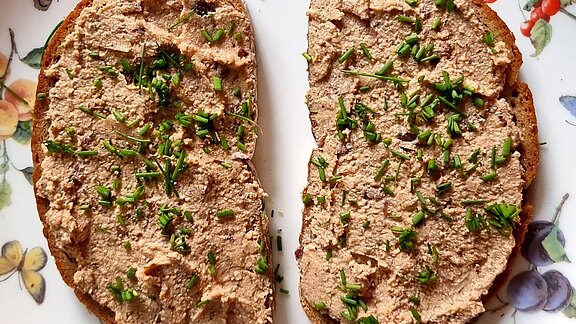 Raeuchertofu_Aufstrich_Marjolein_Dreves-Liegl.jpg