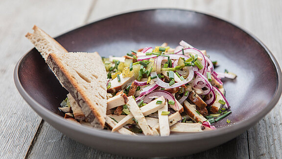 Wurst-Salat-Raeuchertofu.jpg
